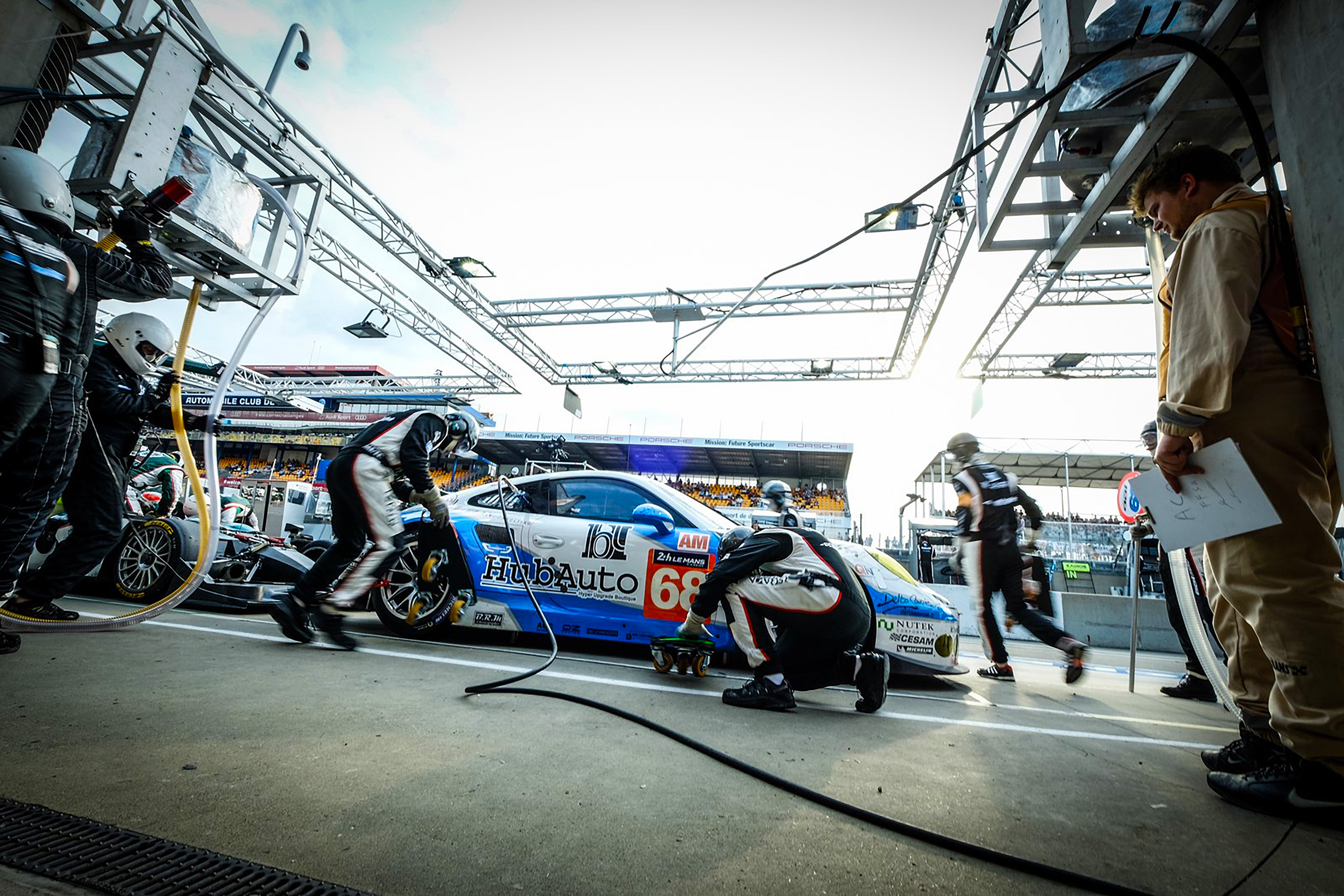 /files/dateien/bilder/photos/AAIMotorsports_LeMans24h_Porsche%2368_2-2%20-%20Kopie.jpg